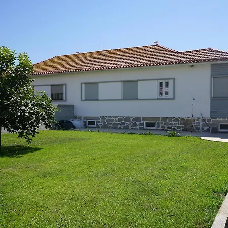 Portela House - T3 Residential 50 Meters From The *